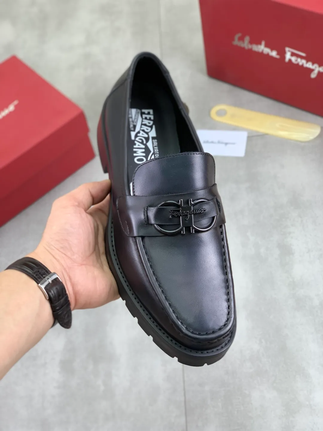 Men's Men's Shoes 💰P480💰[New Style] Water-dyed Niuli 🆘[Salvatore Ferragamo] Ferragamo's latest casual business leather shoes for men! Listed simultaneously! The fabric is made of specially imported original calfskin, and the interior is made of imported water-dyed cowhide. It is absolutely luxurious and leads the fashion trend. Matching code: 38-44 (45 and 46 can be customized) Multiple colors available
